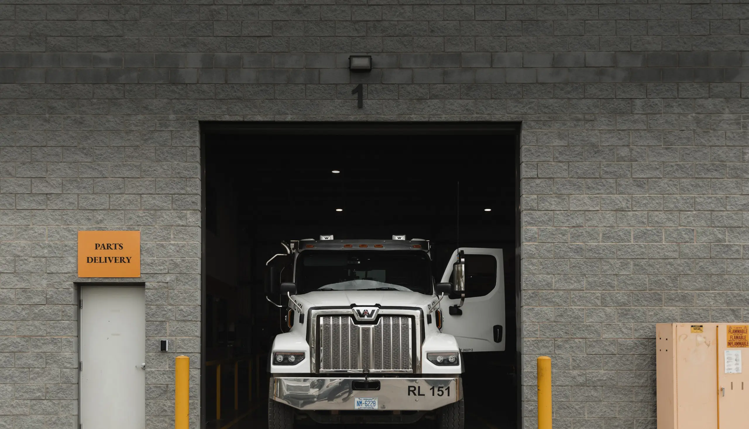 Heavy Duty Truck Repair & Towing logo